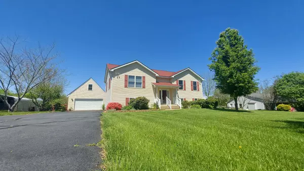 Dream Home for Sale in Unionville VA | Spacious Split Plan with Detached Garage