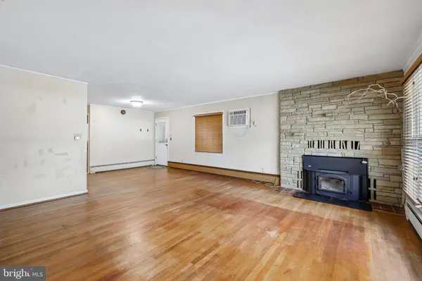 11910 WESLEY DR, Hagerstown, MD 21742