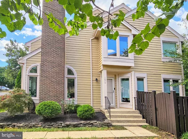 1074 TREVINO LN, Herndon, VA 20170