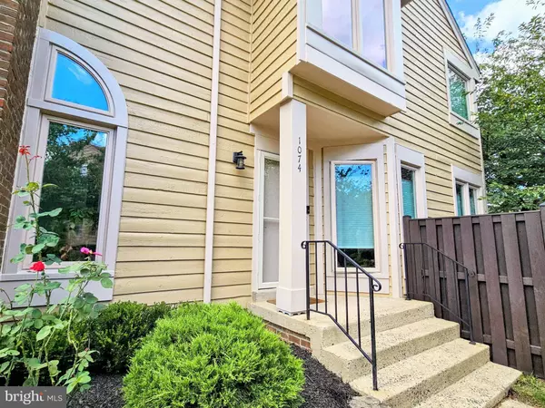 1074 TREVINO LN, Herndon, VA 20170