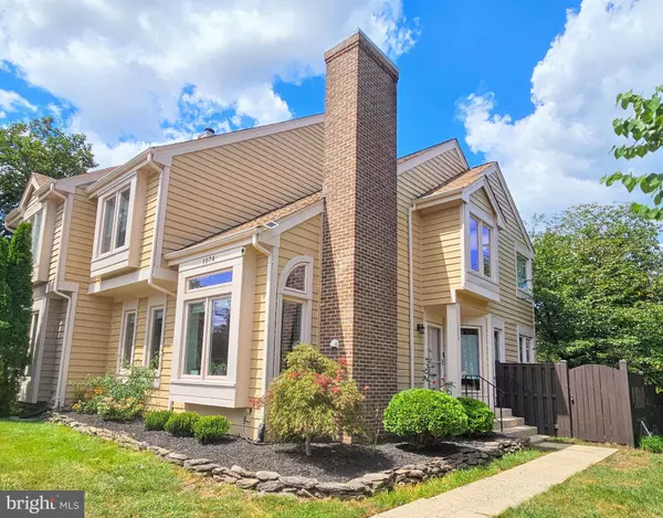 1074 TREVINO LN, Herndon, VA 20170