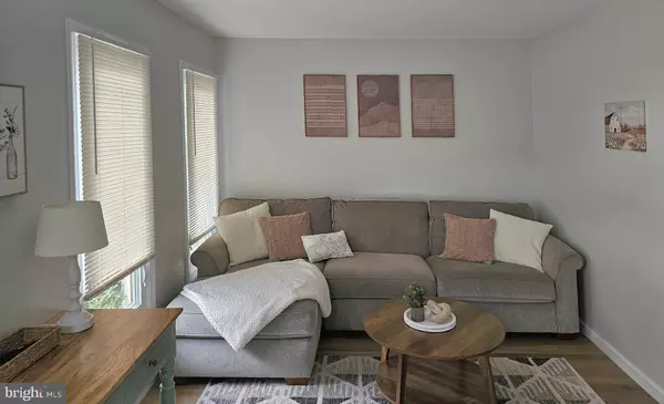 1074 TREVINO LN, Herndon, VA 20170