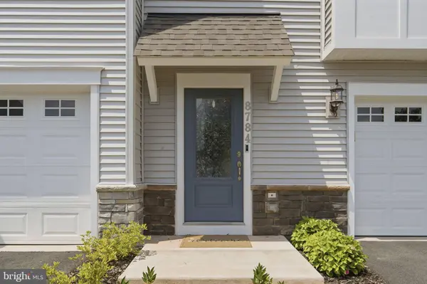 8784 KENSINGTON CHURCH ST, Manassas, VA 20112