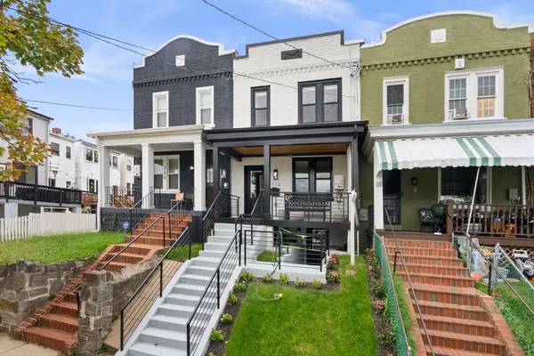 Street view along the 700 block of Farragut
