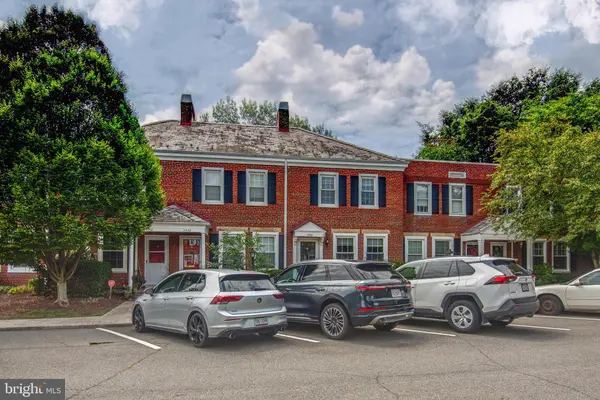2906 S BUCHANAN ST, Arlington, VA 22206