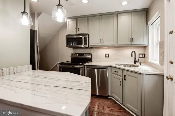 2906 S BUCHANAN ST, Arlington, VA 22206