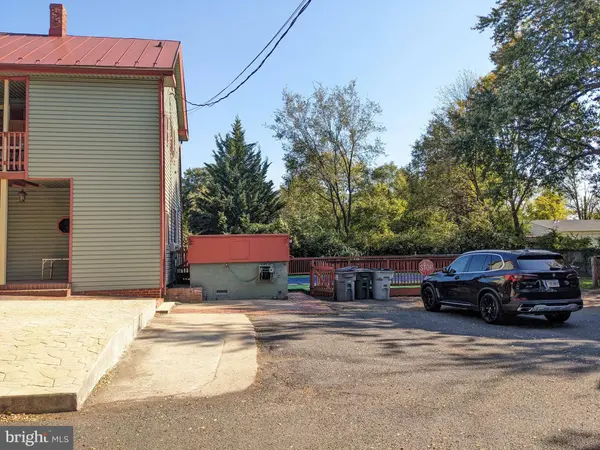 9014 SUDLEY RD, Manassas, VA 20110