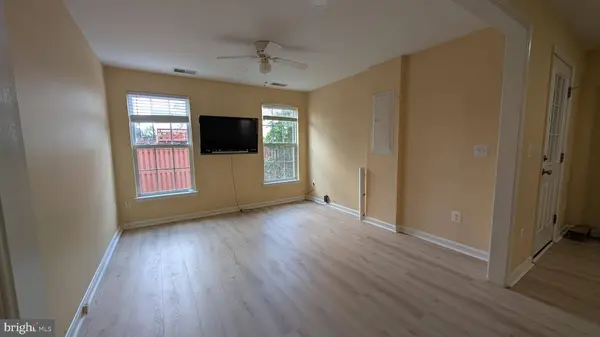 26105 LANDS END DR, Chantilly, VA 20152