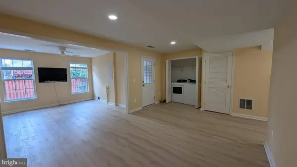 26105 LANDS END DR, Chantilly, VA 20152