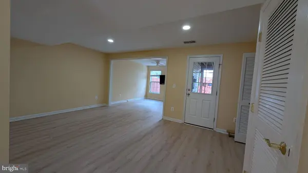 26105 LANDS END DR, Chantilly, VA 20152