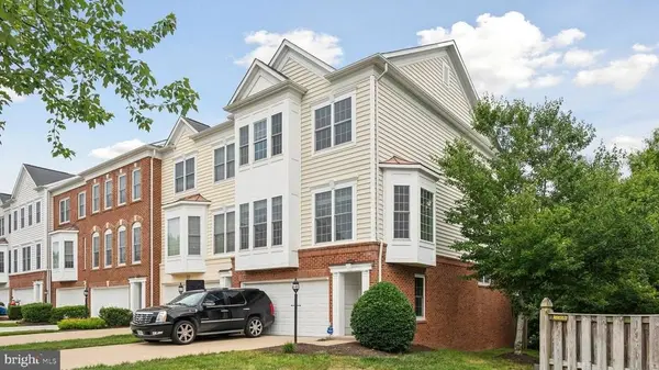 feature image of How Much Cash Do You Really Need to Buy a Townhome in Woodbridge, VA?