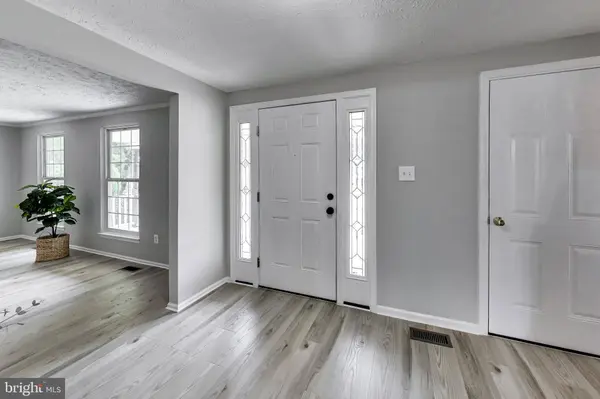 15177 HOLLEYSIDE DR, Dumfries, VA 22025