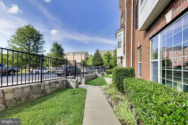 15330 KENSINGTON PARK DR, Woodbridge, VA 22191