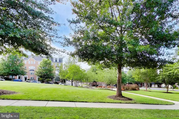 15330 KENSINGTON PARK DR, Woodbridge, VA 22191