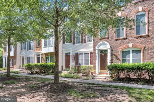 42767 HOLLINGSWORTH TER, Chantilly, VA 20152