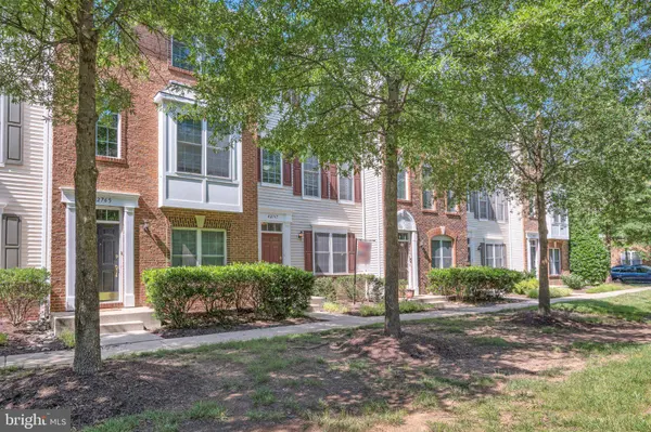 42767 HOLLINGSWORTH TER, Chantilly, VA 20152