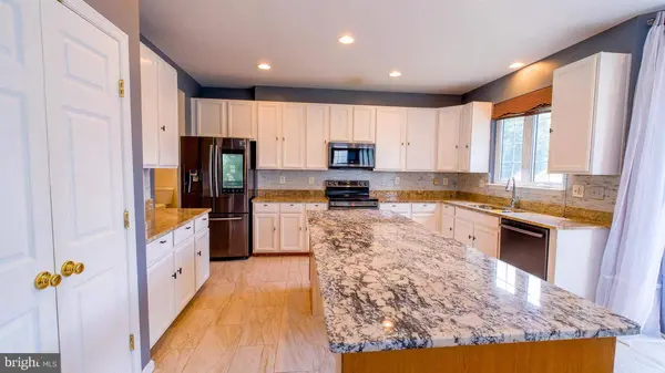 308 BRADDOCK ST, Charles Town, WV 25414
