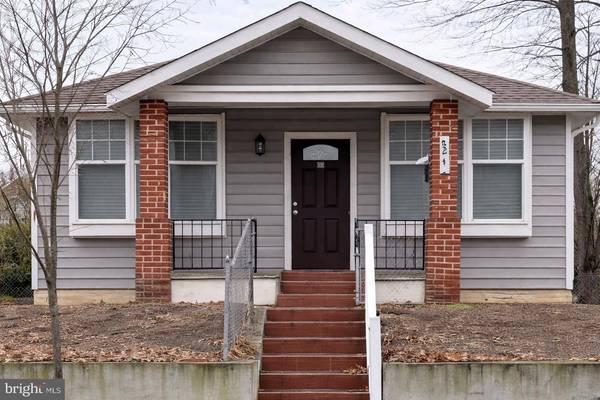 4243 DIX ST NE, Washington, DC 20019