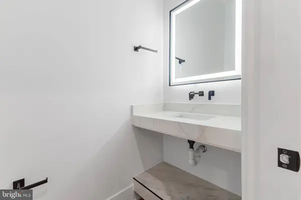 1835 PIMMIT DR, Falls Church, VA 22043