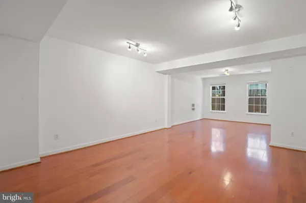 2569 SUTTERS MILL DR, Herndon, VA 20171