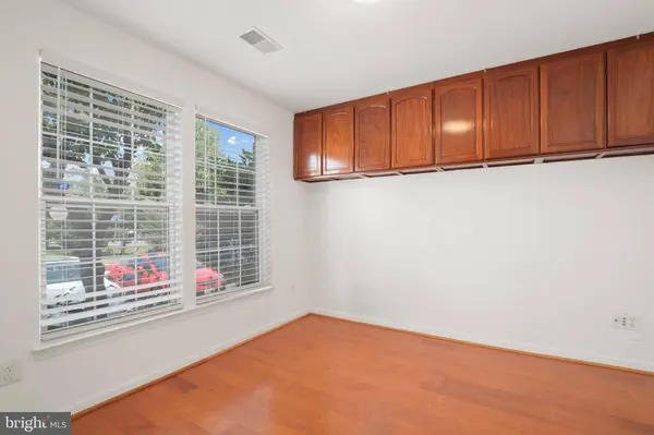 2569 SUTTERS MILL DR, Herndon, VA 20171