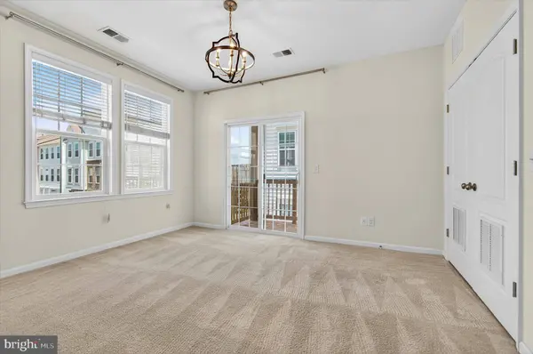 24620 BYRNE MEADOW SQ #300, Aldie, VA 20105