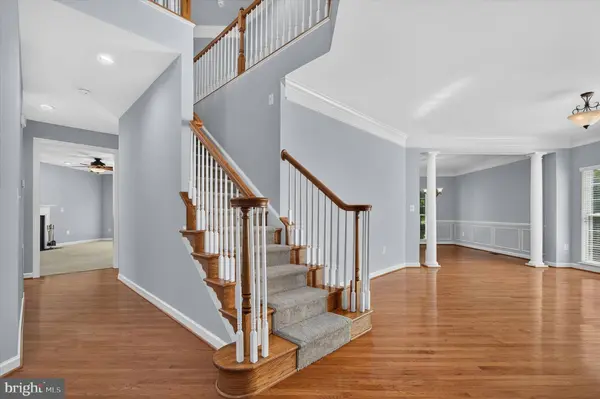 25670 S VILLAGE DR, Chantilly, VA 20152