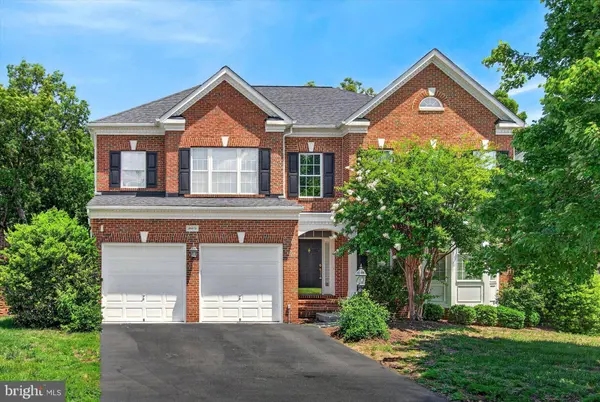 25670 S VILLAGE DR, Chantilly, VA 20152