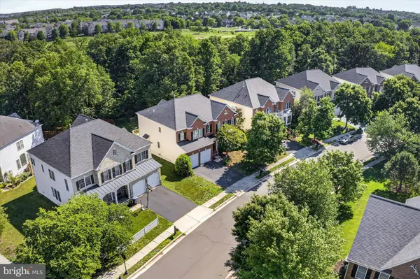 25670 S VILLAGE DR, Chantilly, VA 20152