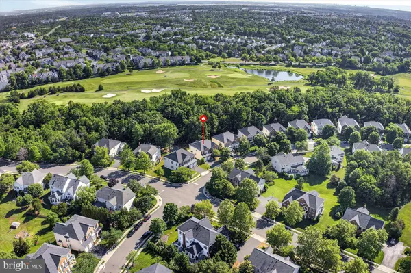 25670 S VILLAGE DR, Chantilly, VA 20152