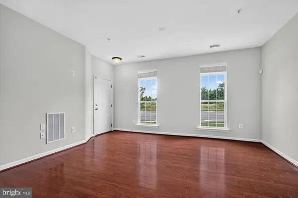 43845 CENTERGATE DR, Ashburn, VA 20148