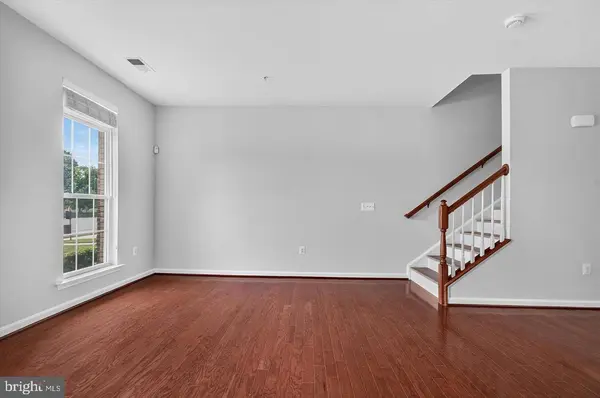 43845 CENTERGATE DR, Ashburn, VA 20148