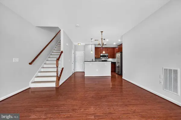 43845 CENTERGATE DR, Ashburn, VA 20148
