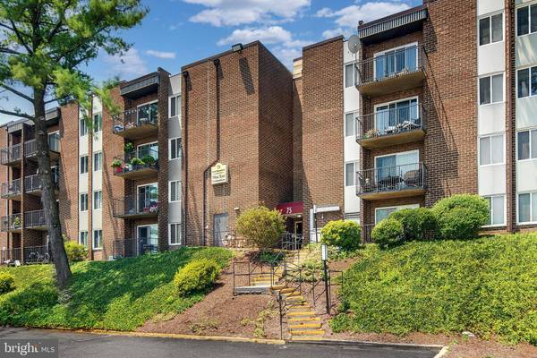 75 S REYNOLDS ST #101, Alexandria, VA 22304