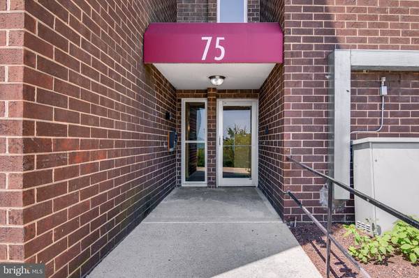 75 S REYNOLDS ST #101, Alexandria, VA 22304