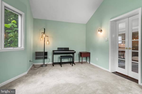 703 N NAYLOR ST, Alexandria, VA 22304