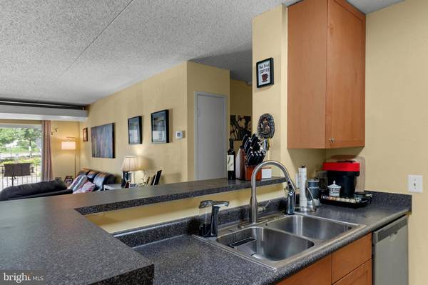 75 S REYNOLDS ST #101, Alexandria, VA 22304