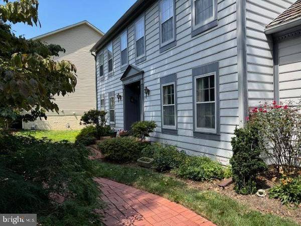 9614 CINNAMON CREEK DR, Vienna, VA 22182