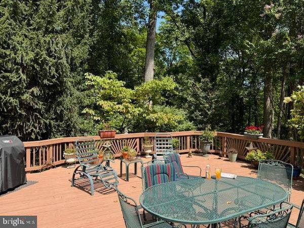 9614 CINNAMON CREEK DR, Vienna, VA 22182