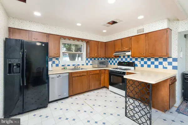 903 N STERLING BLVD, Sterling, VA 20164