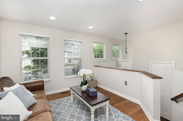 35869 DEVON PARK SQ, Round Hill, VA 20141