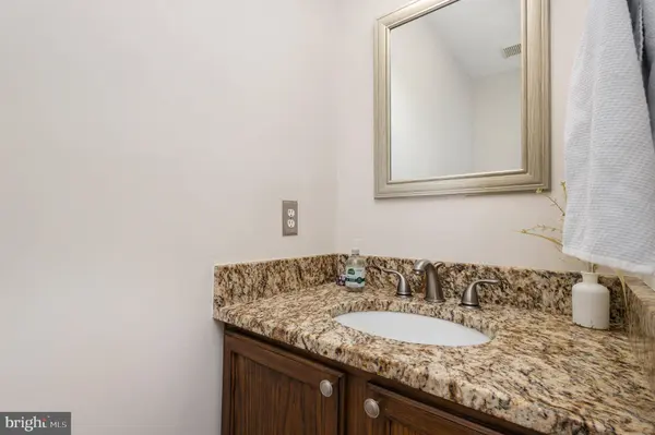 35869 DEVON PARK SQ, Round Hill, VA 20141