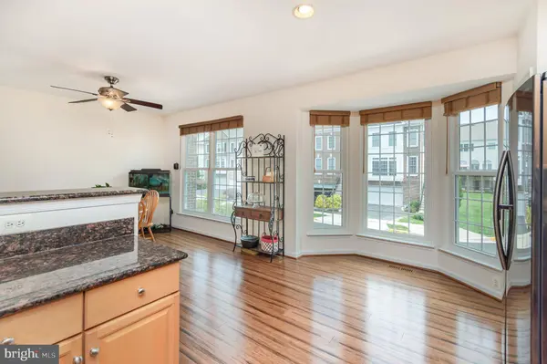 26119 NIMBLETON SQ, Chantilly, VA 20152