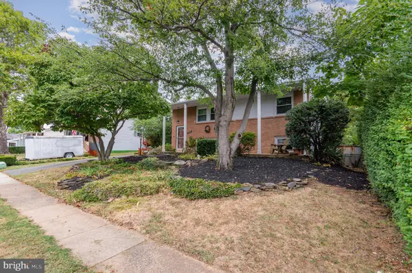 309 WILLIAMSBURG RD E, Sterling, VA 20164