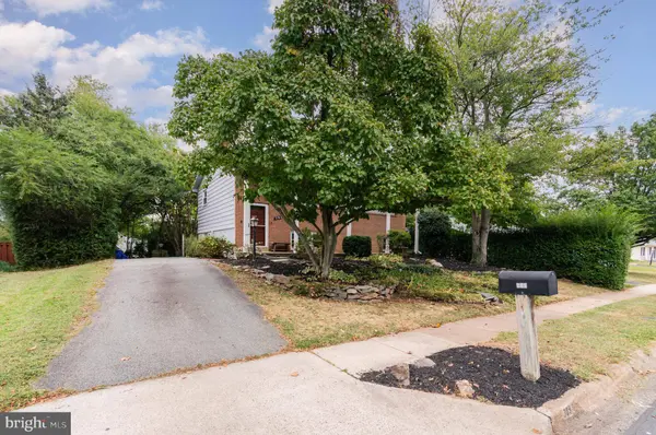 309 WILLIAMSBURG RD E, Sterling, VA 20164