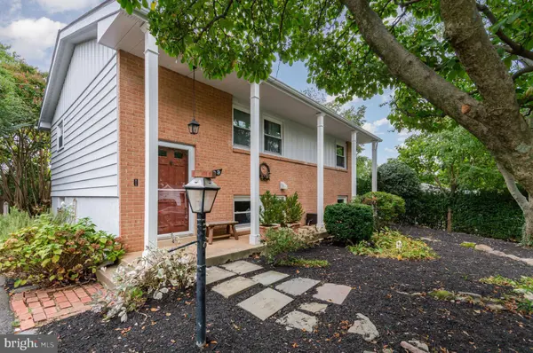 309 WILLIAMSBURG RD E, Sterling, VA 20164