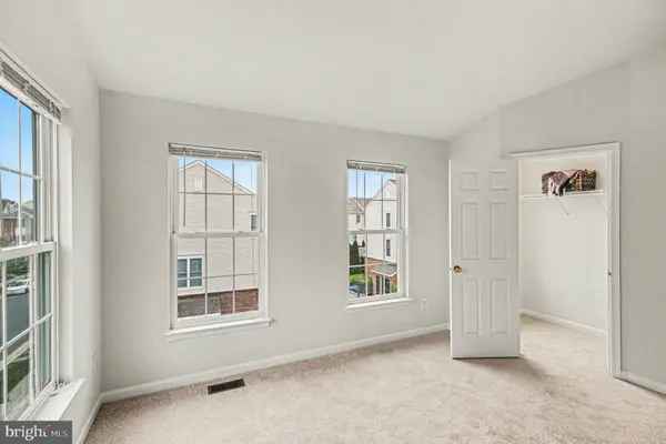 42822 SYKES TER, Chantilly, VA 20152