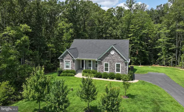 8005 ASHFORD DR, Fredericksburg, VA 22407