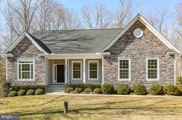 8005 ASHFORD DR, Fredericksburg, VA 22407