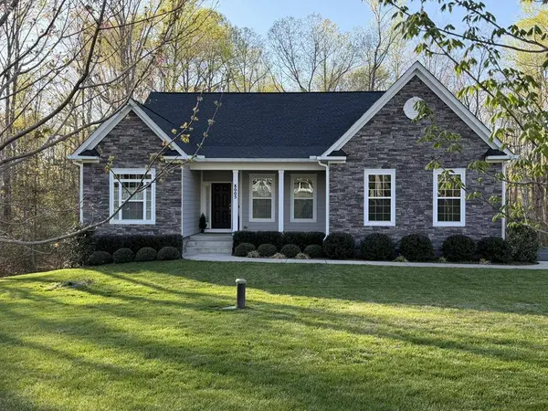 8005 ASHFORD DR, Fredericksburg, VA 22407